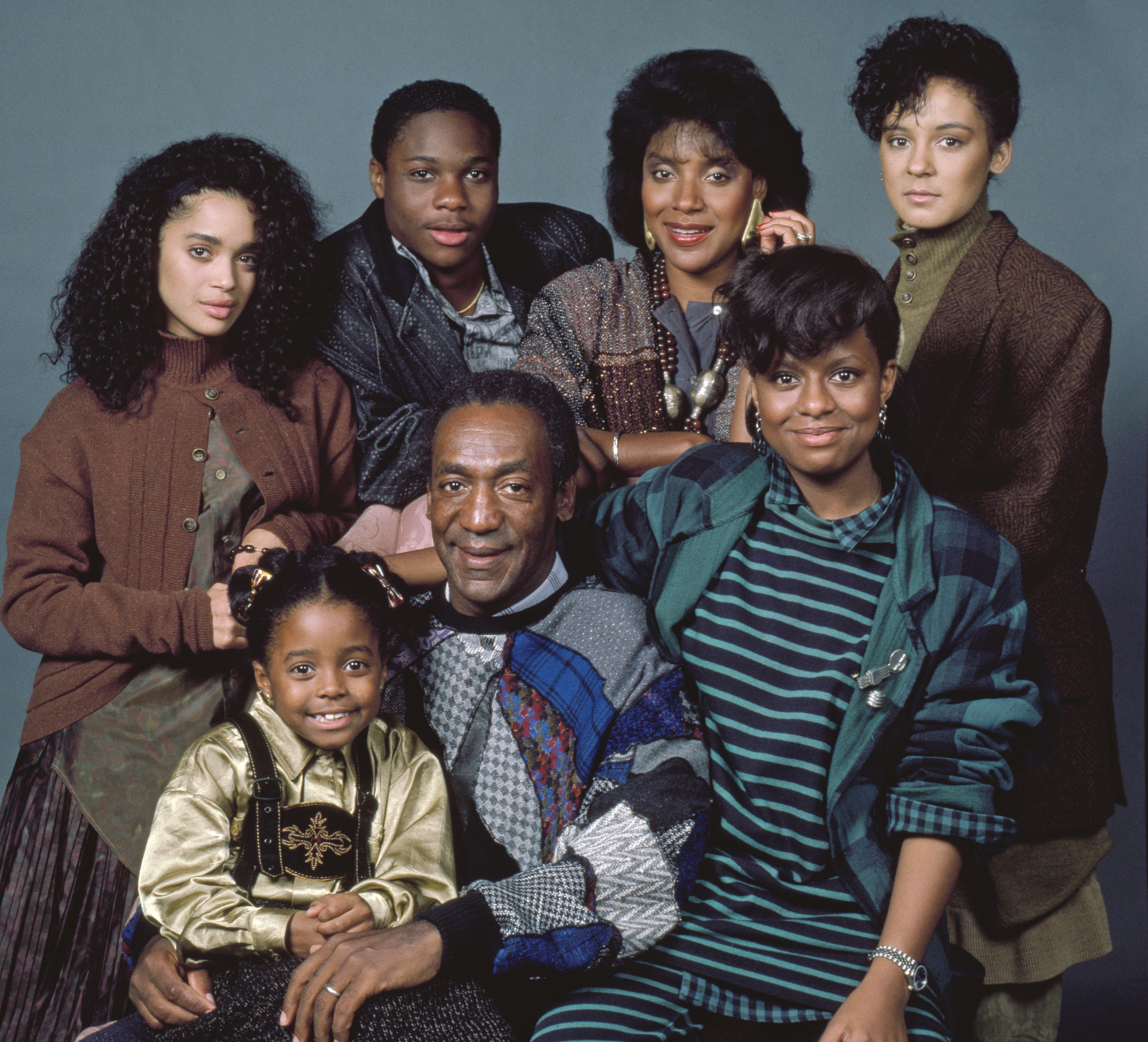 Dr. Heathcliff, Clair, Denise, Theo, Sondra, Vanessa, and Rudy Huxtable of "The Cosby Show," circa 1990. | Source: Getty Images