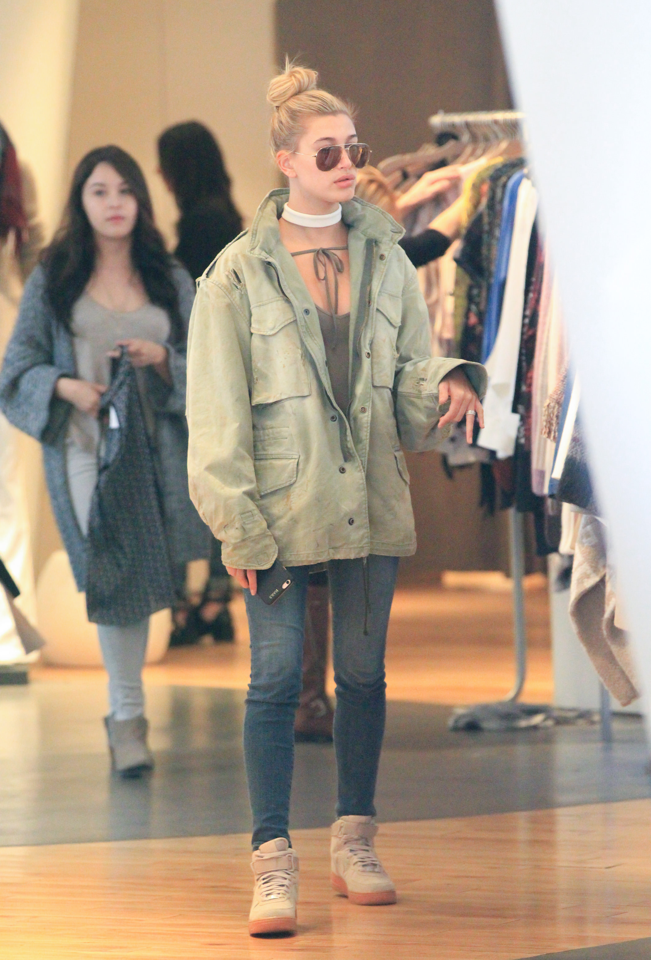 Hailey Bieber seen on December 18, 2015, in Los Angeles, California. | Source: Getty Images