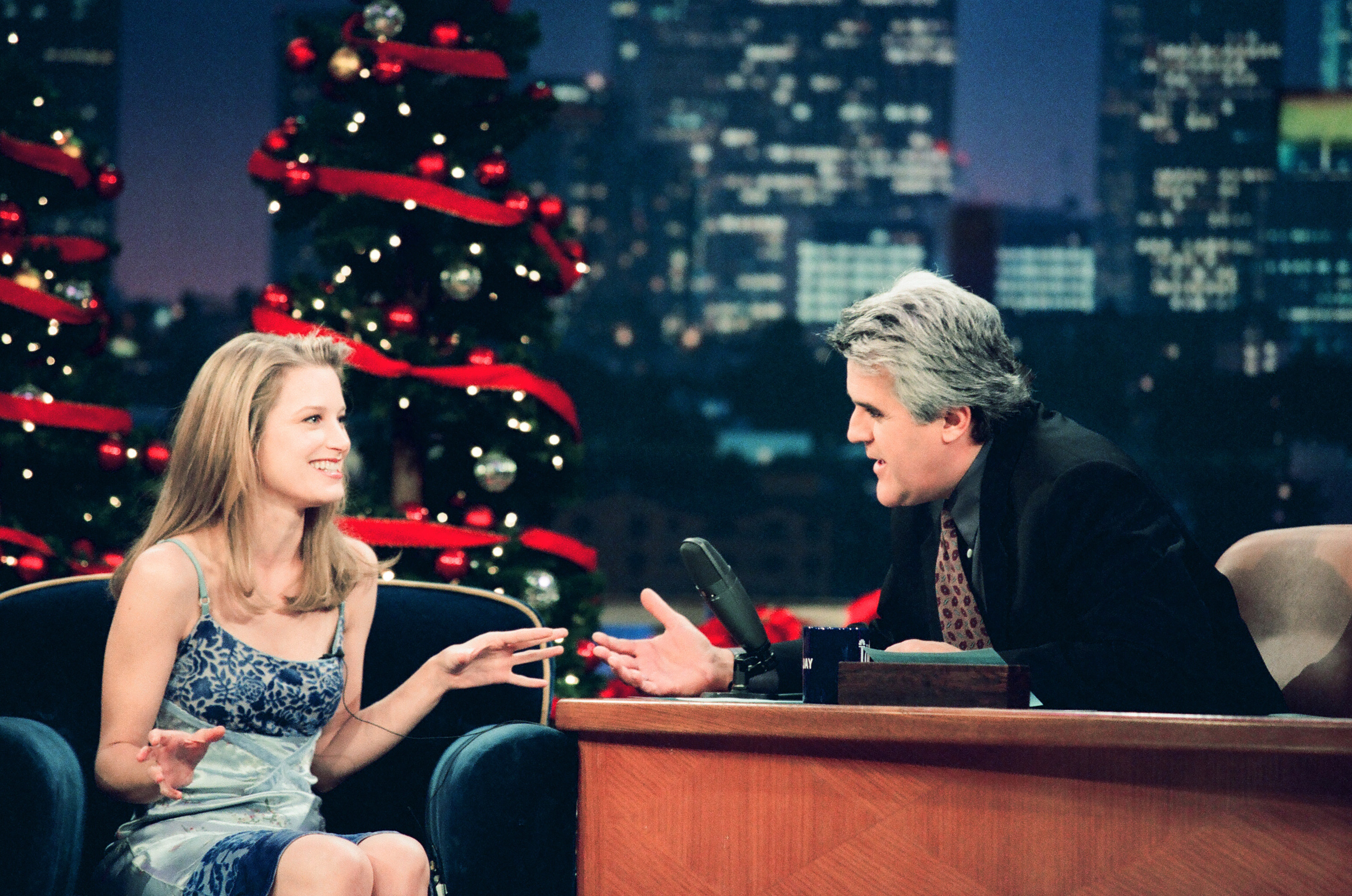 Bridget Fonda and host Jay Leno during an interview on December 18, 1998 | Source: Getty Images