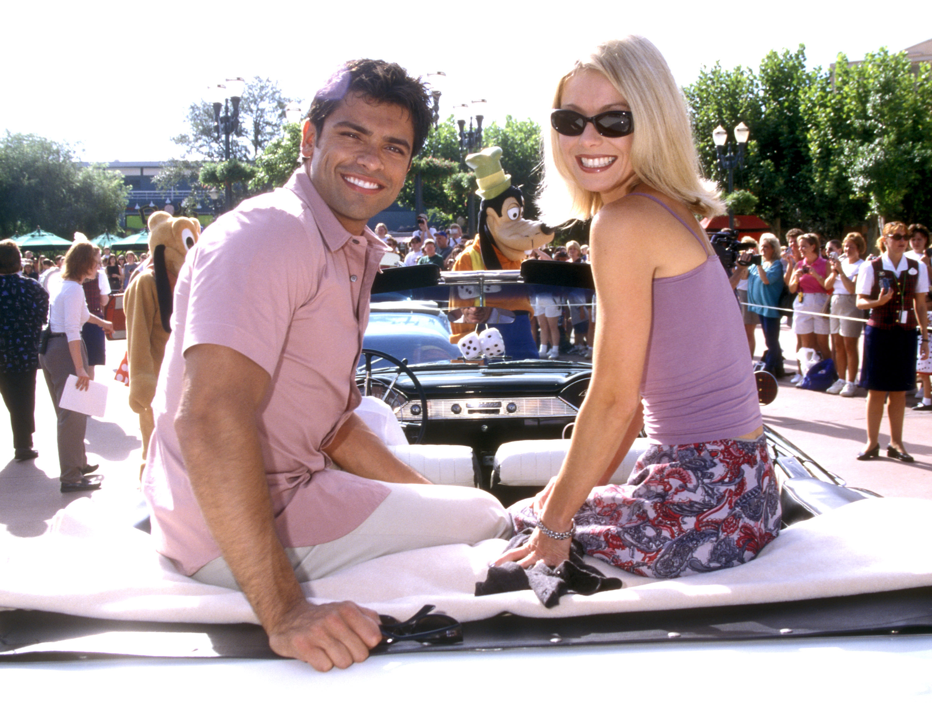Mark Consuelos and Kelly Ripa pictured on September 25, 1999 | Source: Getty Images
