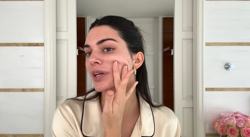 Kendall Jenner doing her skincare routine from a post dated April 11, 2024. | Source: YouTube\Vogue