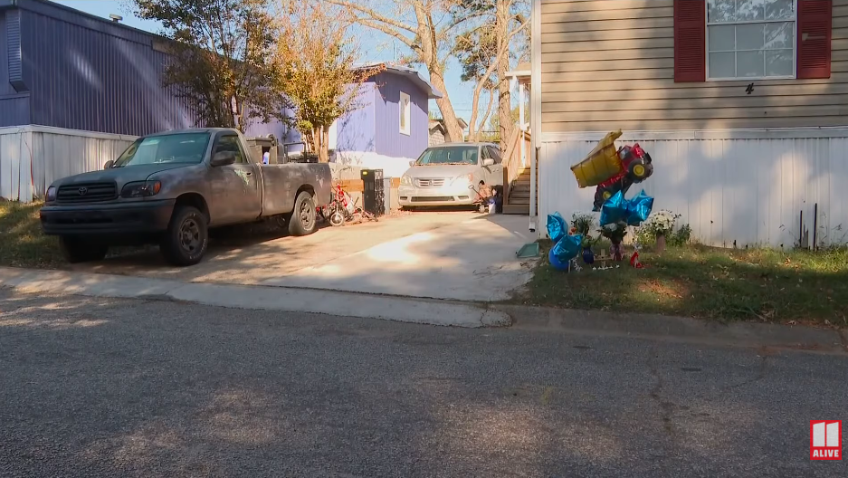 Outside Karina Aquino and Juan Torres' home, where their son passed away after the car accident, posted on November 14, 2025. | Source: YouTube/11Alive