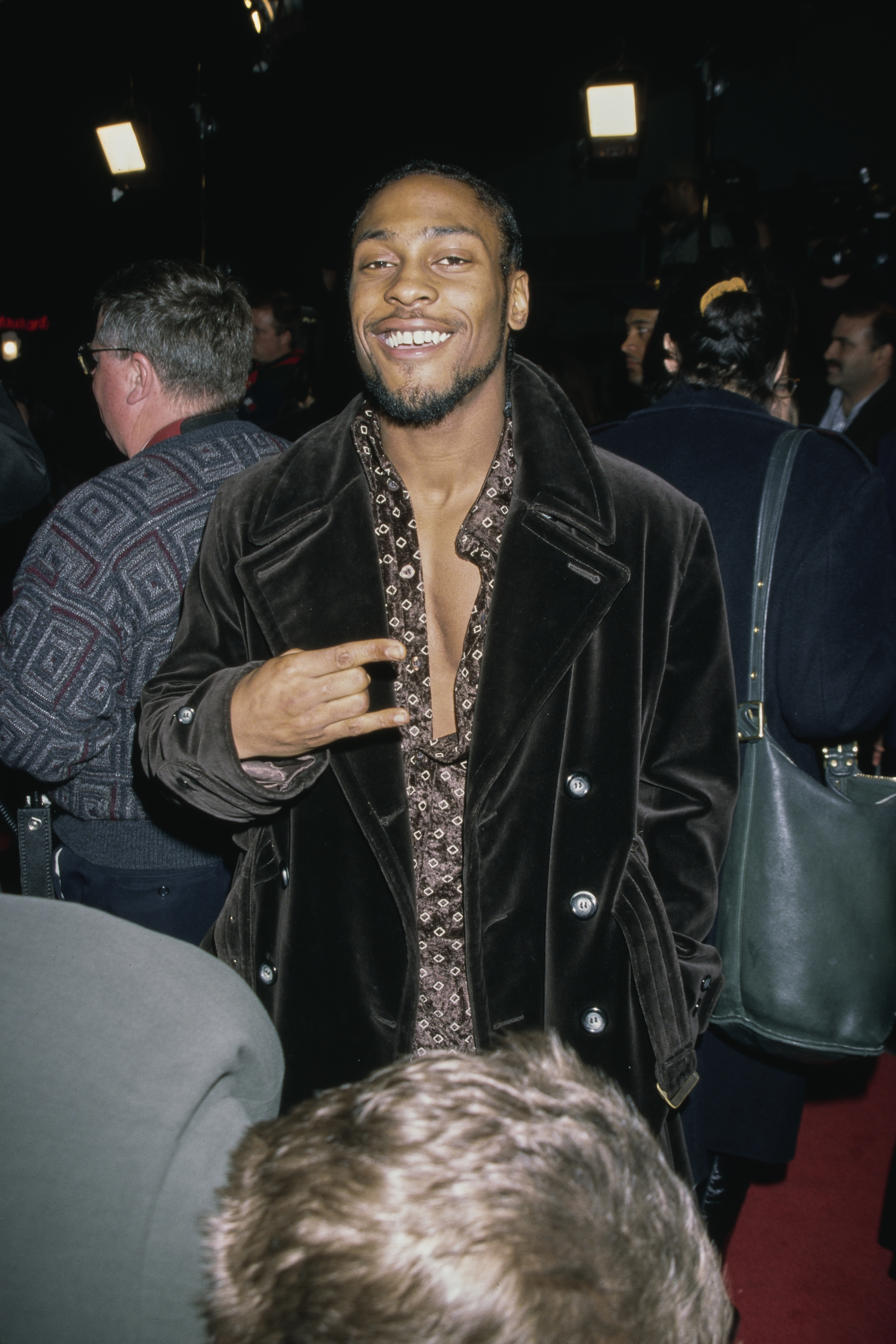 D'Angelo attends the Hollywood premiere of "Jackie Brown" on December 11, 1997. | Source: Getty Images