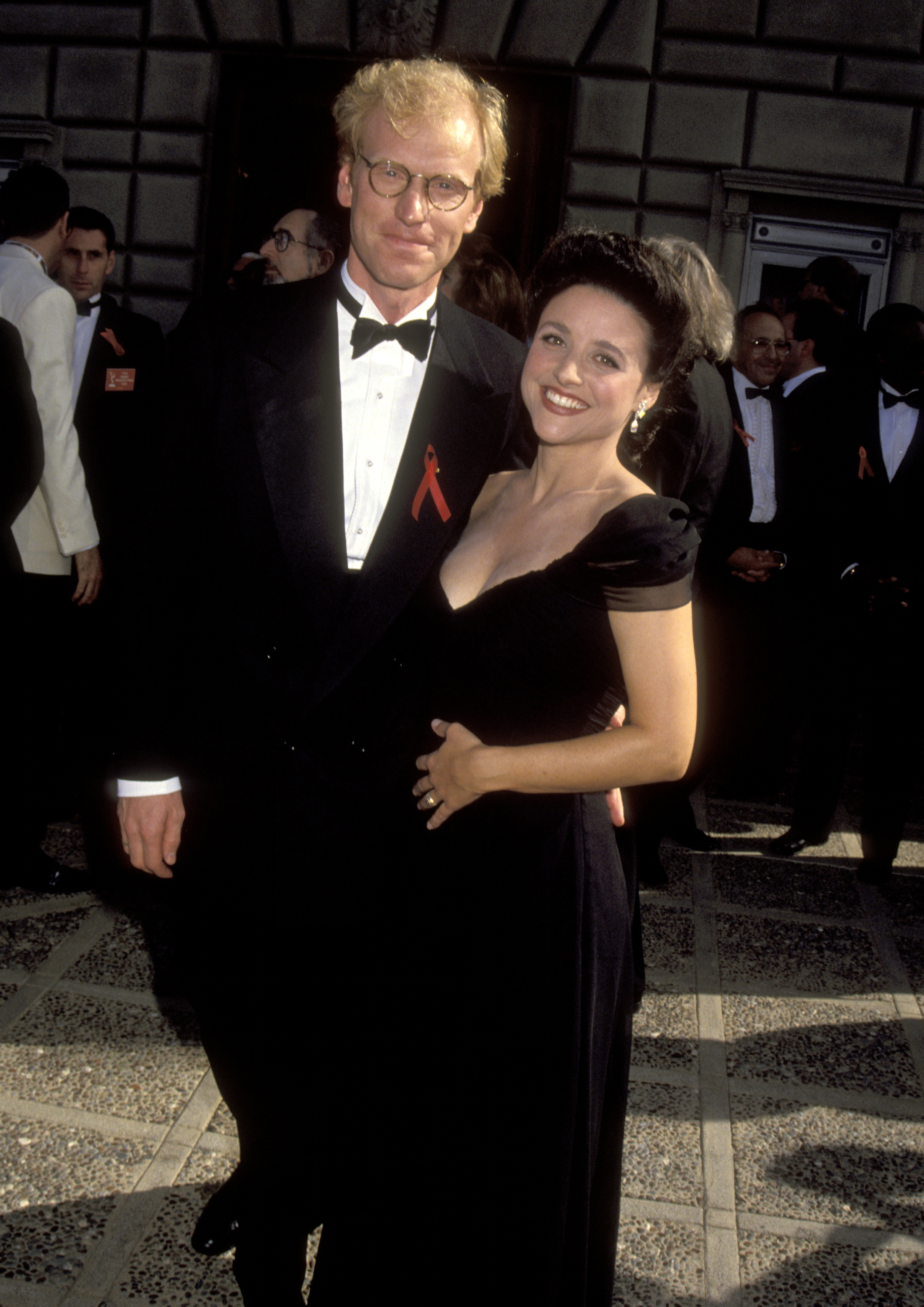 Julia Louis-Dreyfus and Brad Hall attend the 44th Annual Emmy Awards on August 30, 1992 | Source: Getty Images