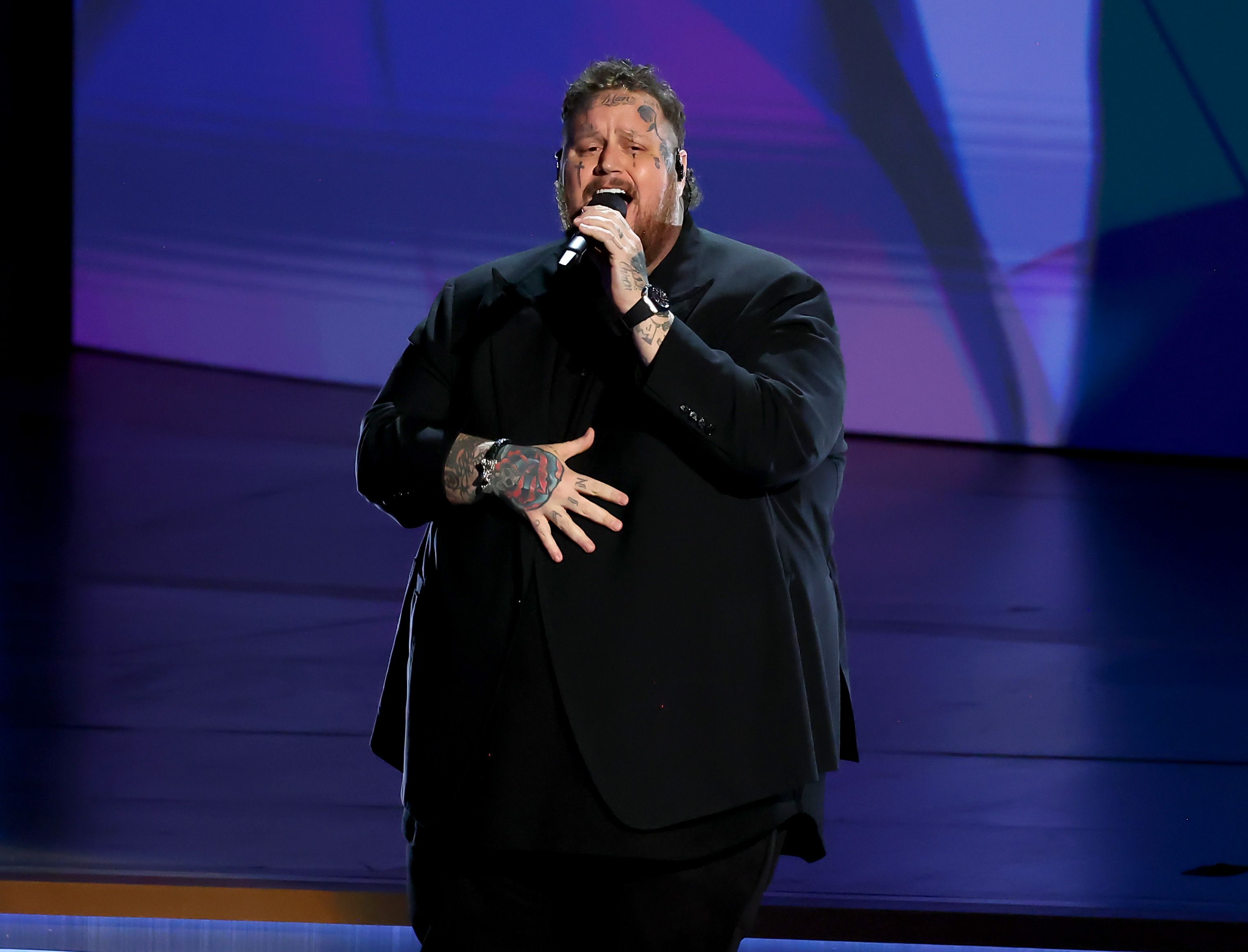 Jelly Roll sings during the 76th Primetime Emmy Awards at the Peacock Theater on September 15, 2024, in Los Angeles, California, wearing his signature all-black style.