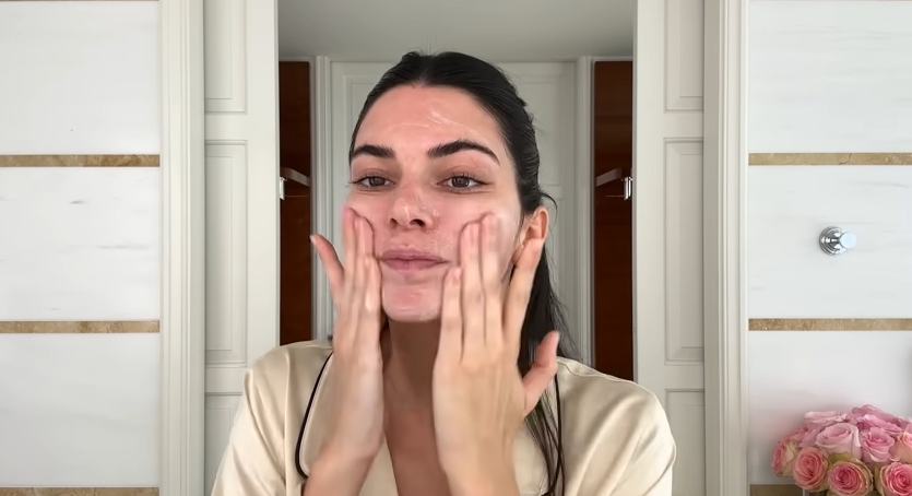 Kendall Jenner doing her skincare routine from a post dated April 11, 2024. | Source: YouTube\Vogue