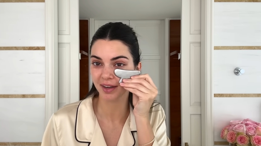 Kendall Jenner doing her skincare routine from a post dated April 11, 2024. | Source: YouTube\Vogue
