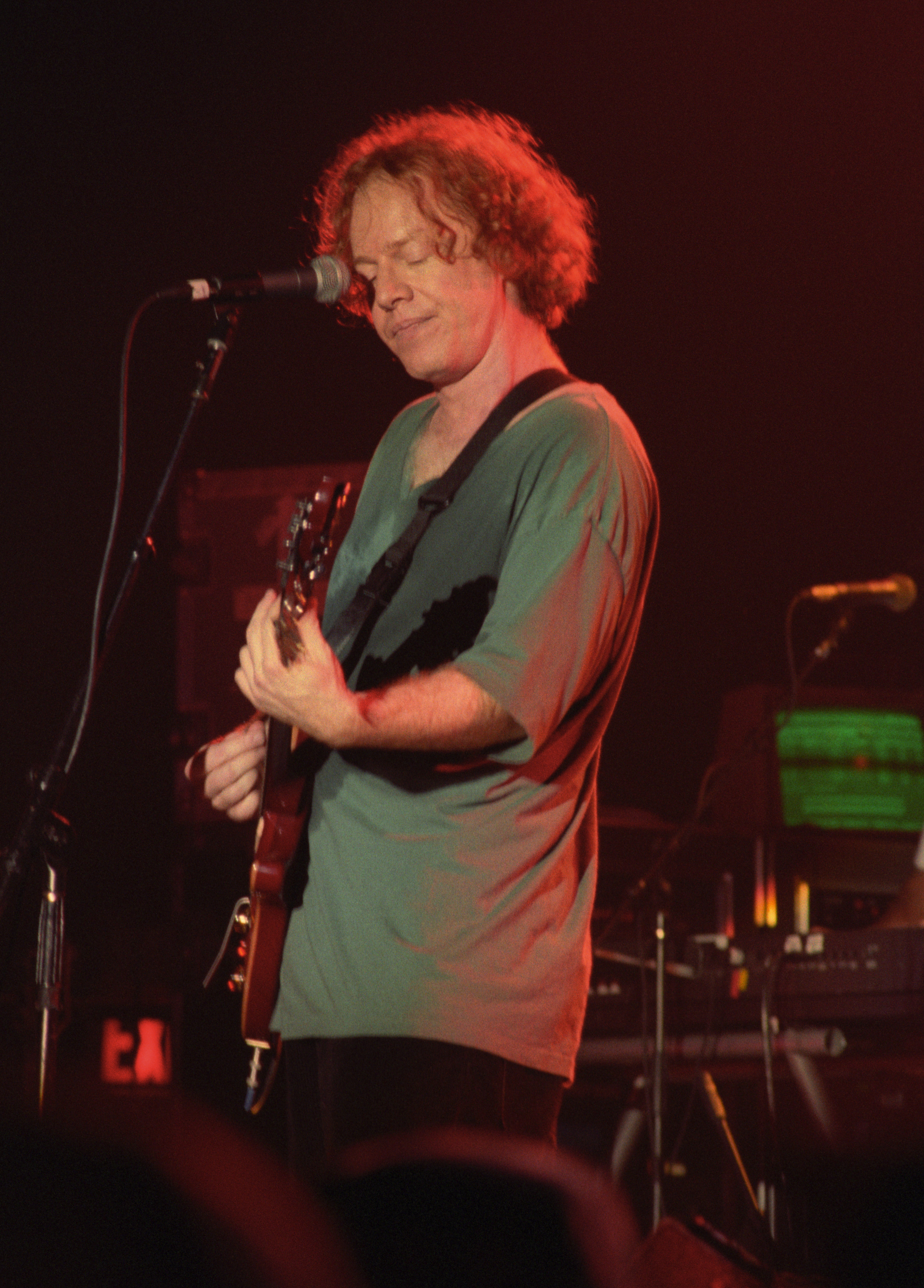 Danny Elfman performs at First Avenue nightclub in Minneapolis, Minnesota on September 24, 1994 | Source: Getty Images