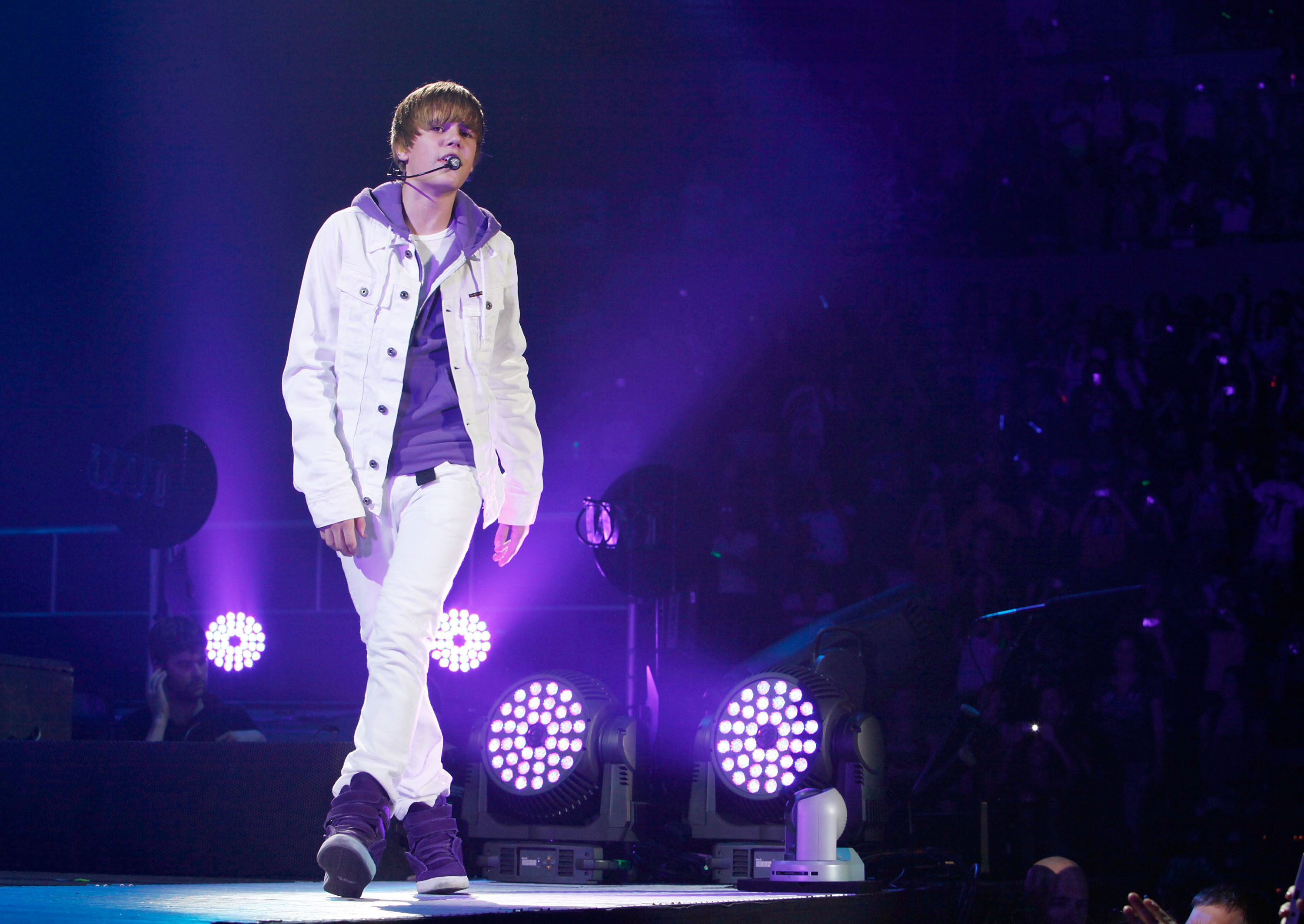 Justin Bieber performing at Sun National Bank Center on June 24, 2010, in Trenton, New Jersey. | Source: Getty Images